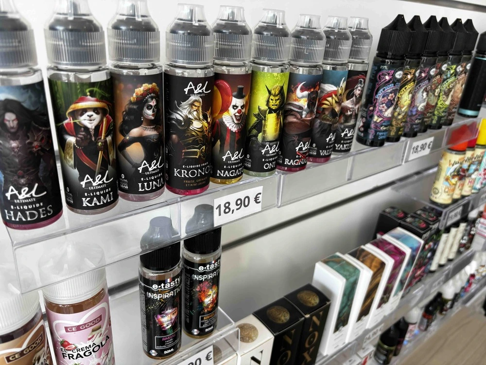 Sélection d’e-liquides photographiée dans la boutique Fixstore à Vibraye